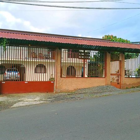 Alinas House Lägenhet La Fortuna Exteriör bild